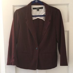 Three-quarter sleeve casual maroon blazer with subtle tweed pattern